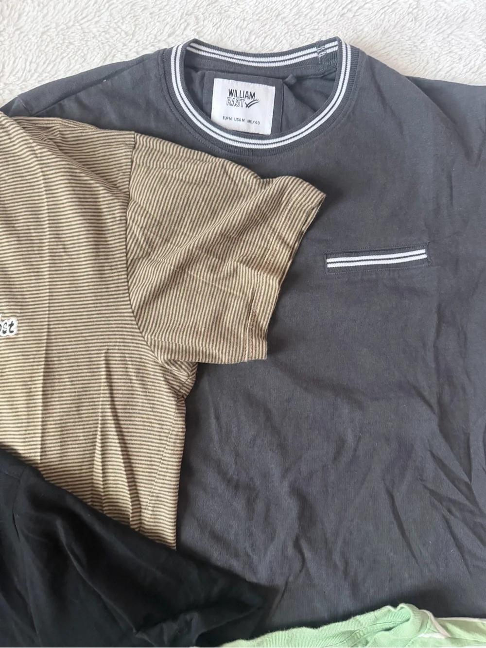 Champion Men’s T-shirt Bundle Lot Size S - Picture 4 of 5